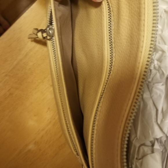 COPY - RELIC by "Fossil" crossbody daffodil NWT - Picture 8 of 15